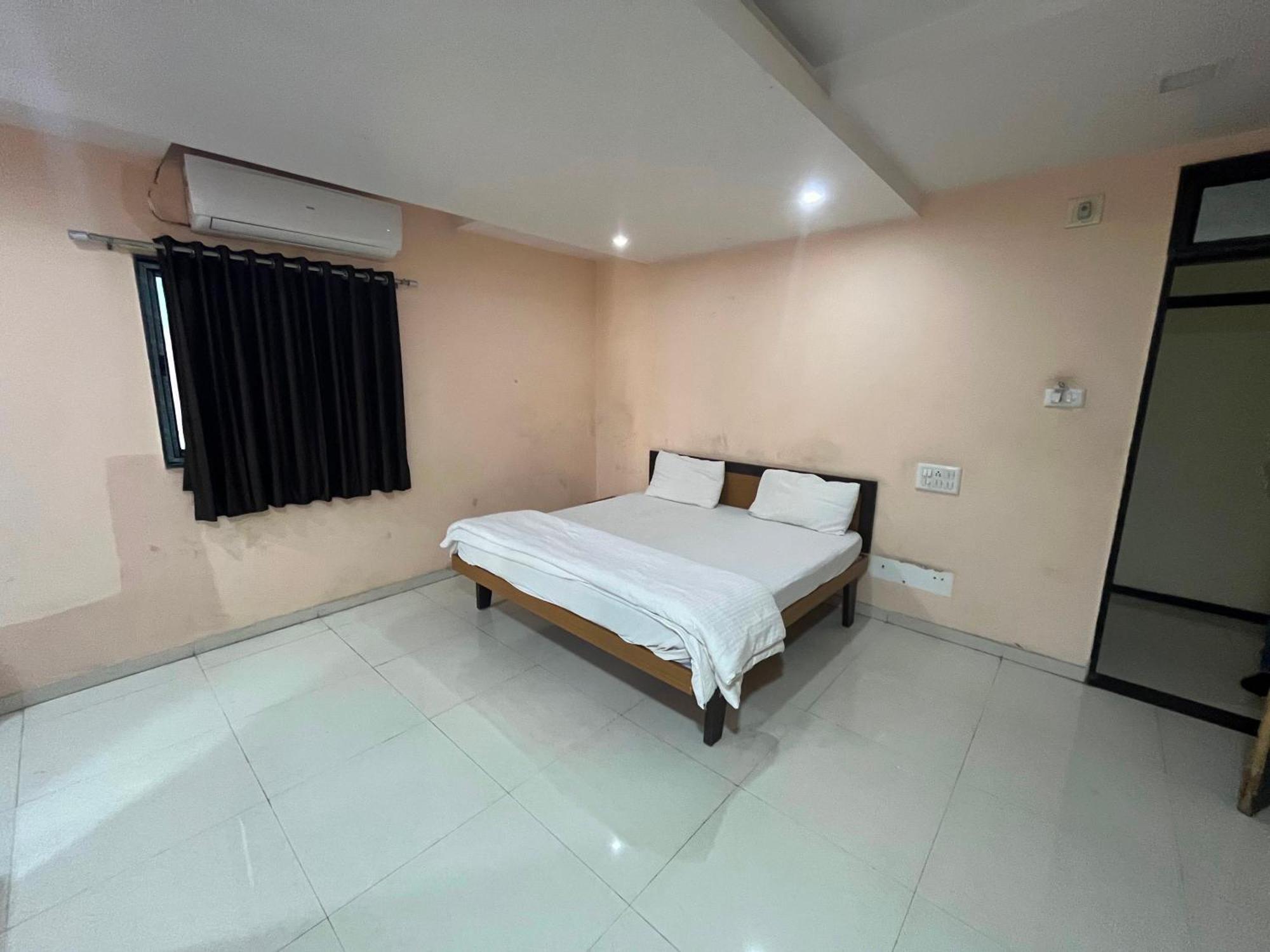 Oyo Hotel Rio Inn Anand Ngoại thất bức ảnh