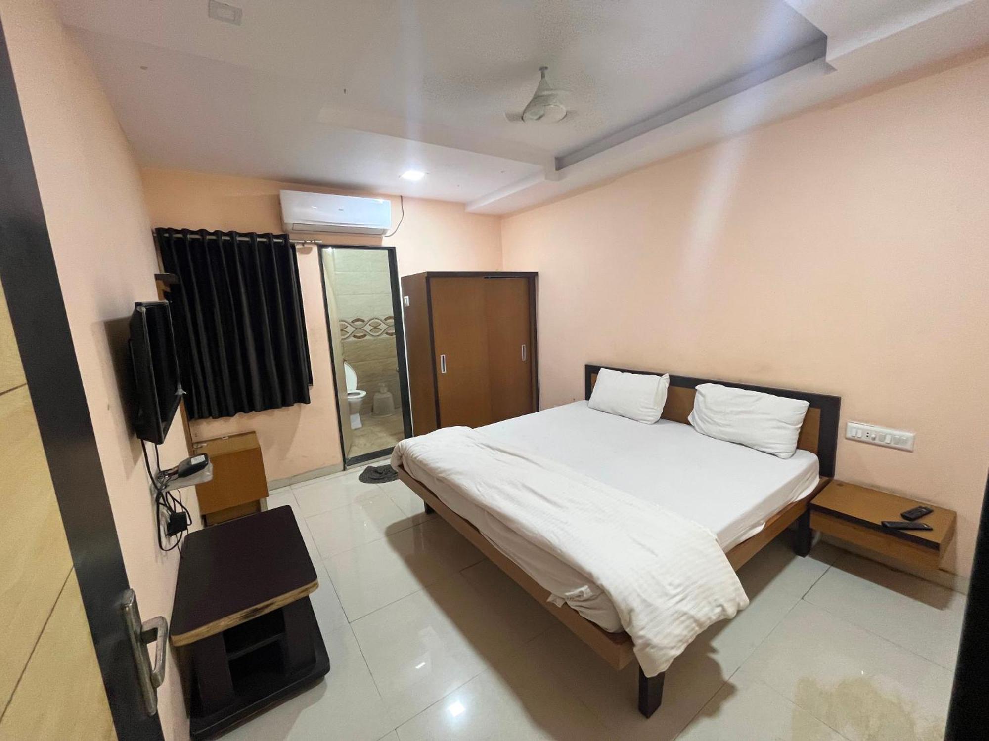 Oyo Hotel Rio Inn Anand Ngoại thất bức ảnh