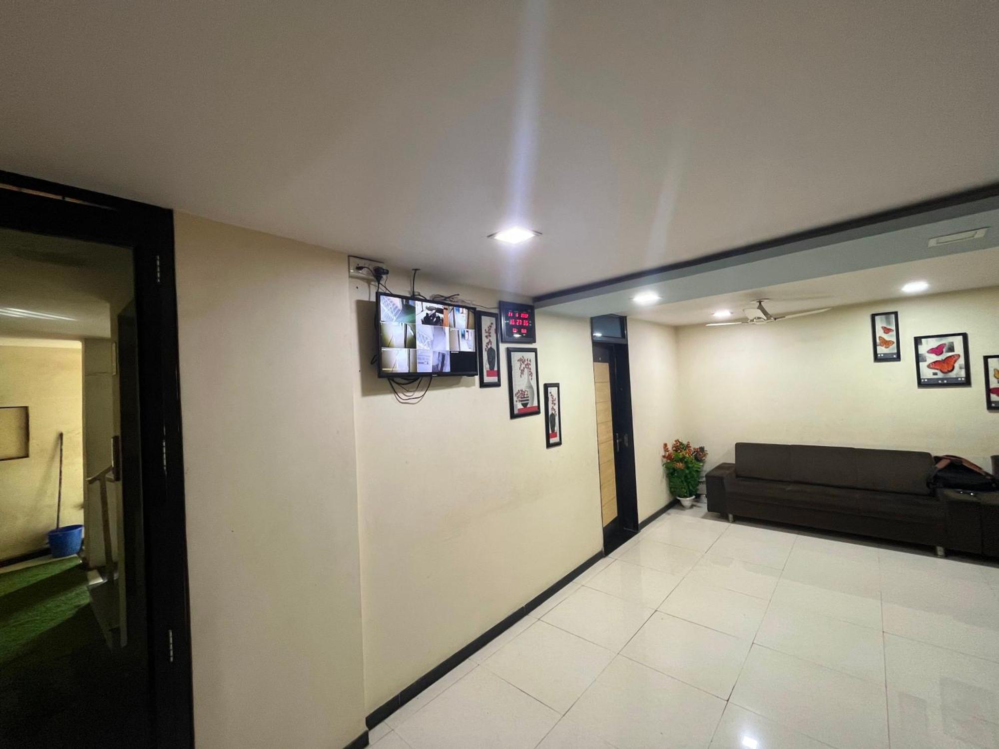 Oyo Hotel Rio Inn Anand Ngoại thất bức ảnh