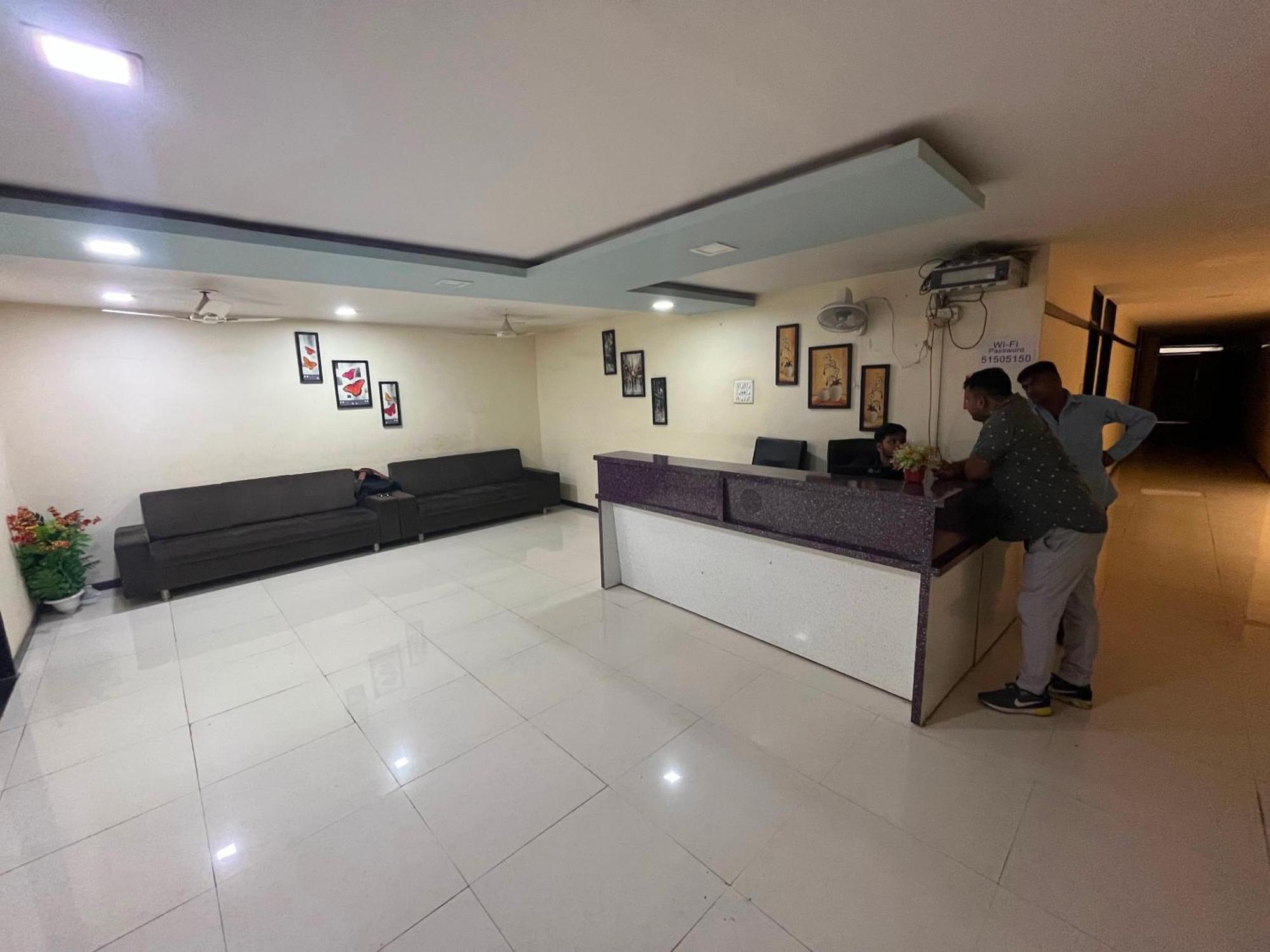 Oyo Hotel Rio Inn Anand Ngoại thất bức ảnh