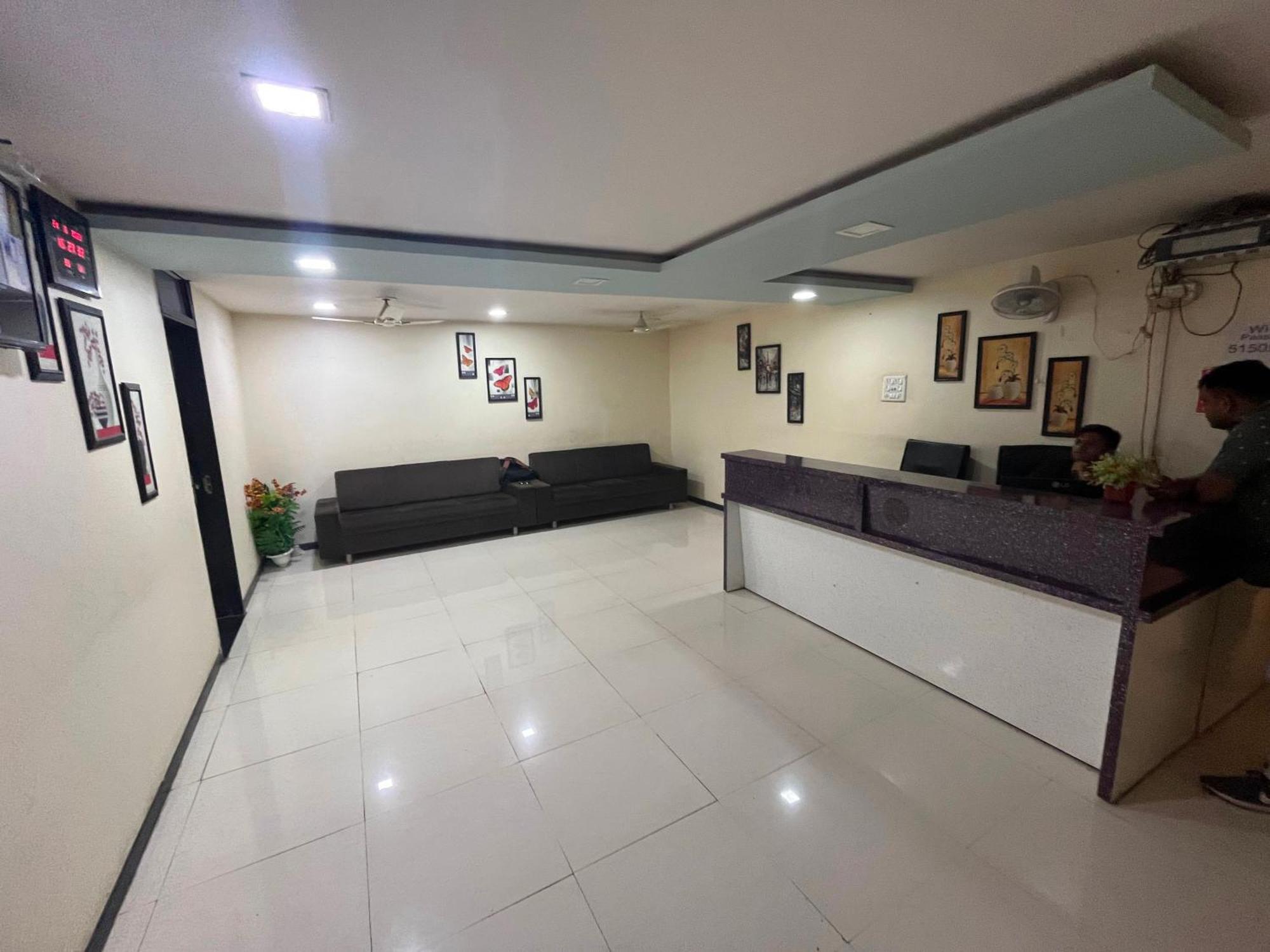 Oyo Hotel Rio Inn Anand Ngoại thất bức ảnh