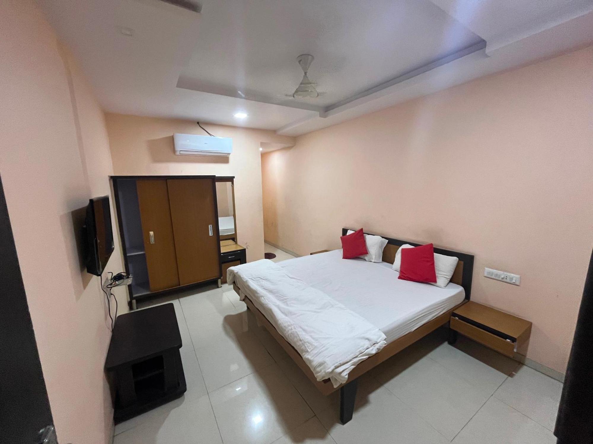 Oyo Hotel Rio Inn Anand Ngoại thất bức ảnh