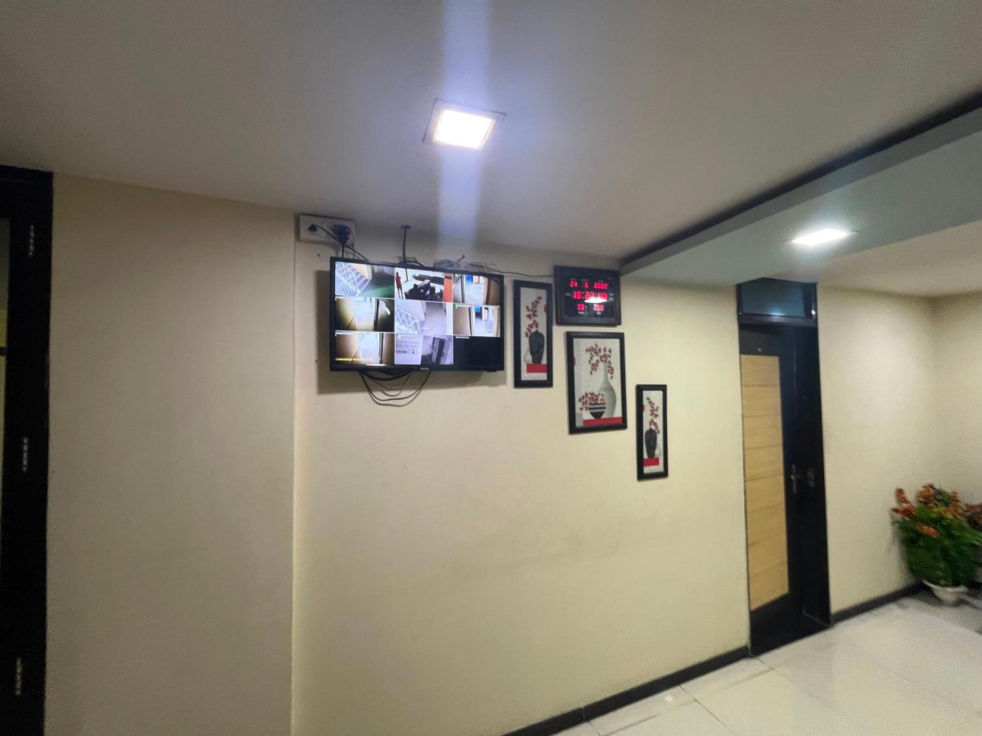 Oyo Hotel Rio Inn Anand Ngoại thất bức ảnh